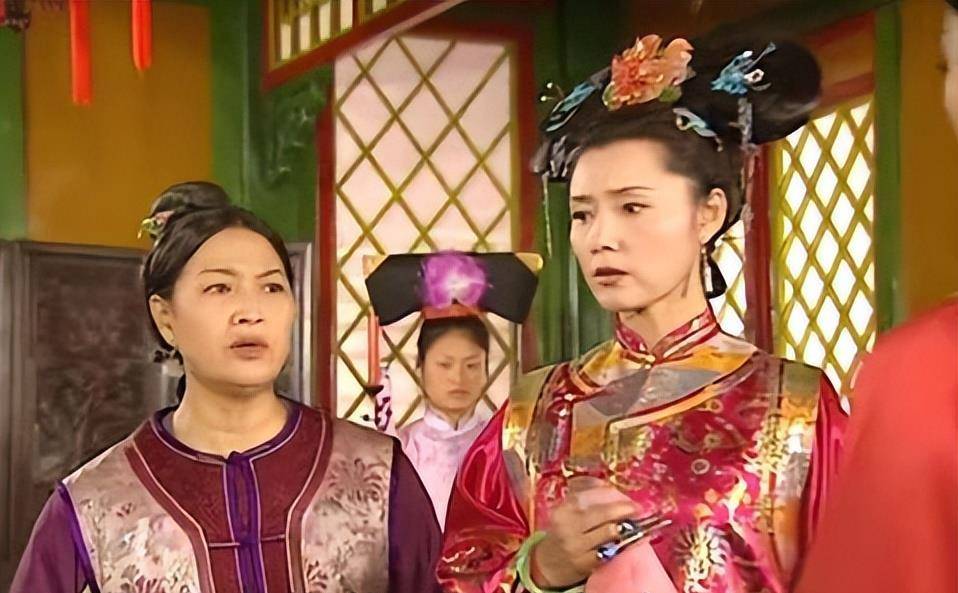 部中出演容嬷嬷,她是总政话剧团的演员,代表作有三国演义,都市丽人行