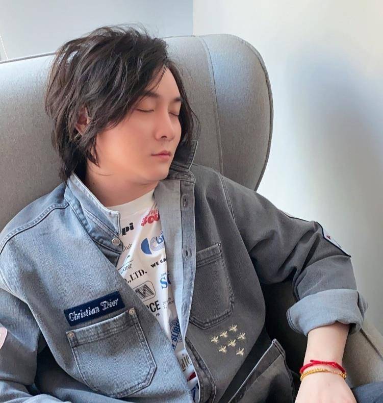 张大仙高中时长啥样看到毕业照片后网友表示整容了