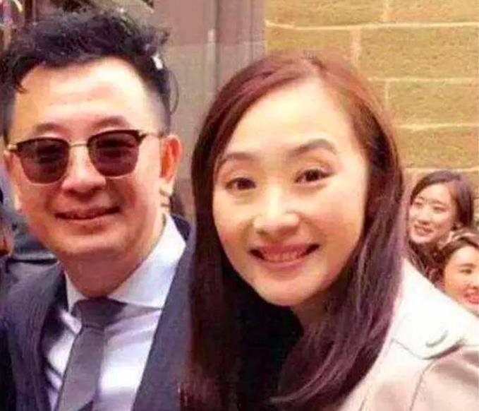 "国民老公"终于有了稳定的归宿,很多"丈母娘"也都失望而归,相恋后黄
