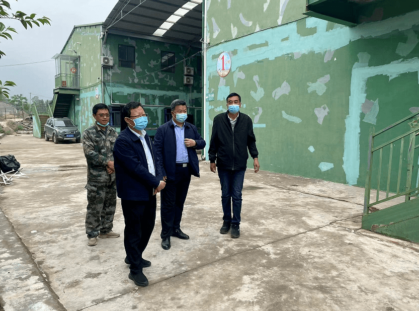 辉县市委副书记林庆立到上八里镇督导检查疫情防控点