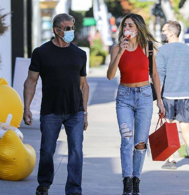 史泰龙22岁女儿了解一下,178厘米的身高,堪比超模的气质了_西斯廷