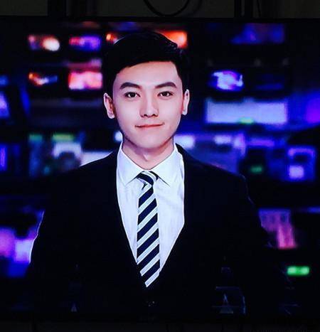 高学历男神主持撞脸陈晓玄彬,该pick谁?_李金泽_经历_新闻