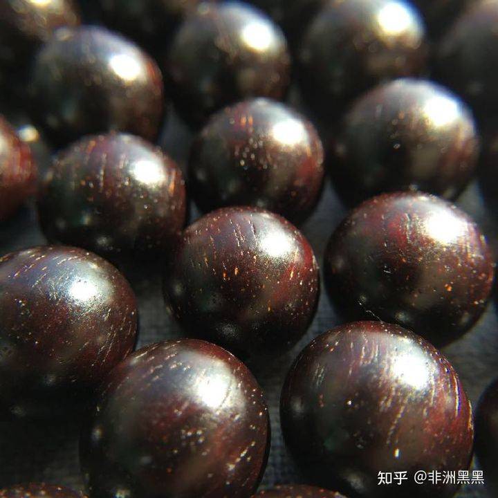 小叶紫檀手串和大叶紫檀有什么区别?_料子_纹路_香气