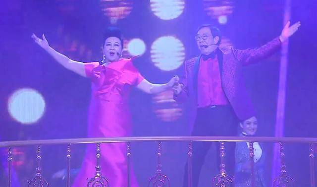 公司年终总结会开场主持词_会销开场主持词_培训会主持人开场白