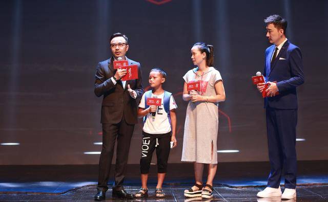 "汪涵是一个永远都能静下心来,做什么事都可以游刃有余的人.