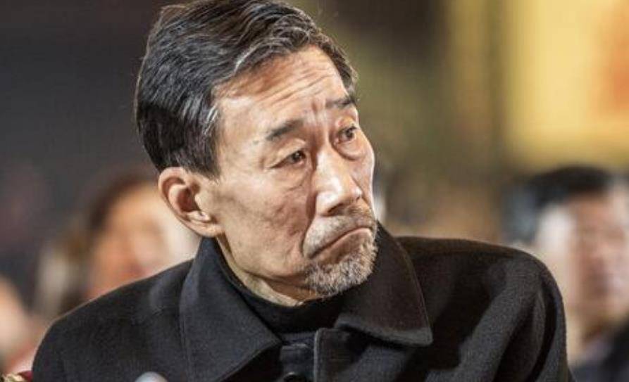 他出道至今已经有几十年了,却一直特别低调,拍摄的很多作品都被大家奉