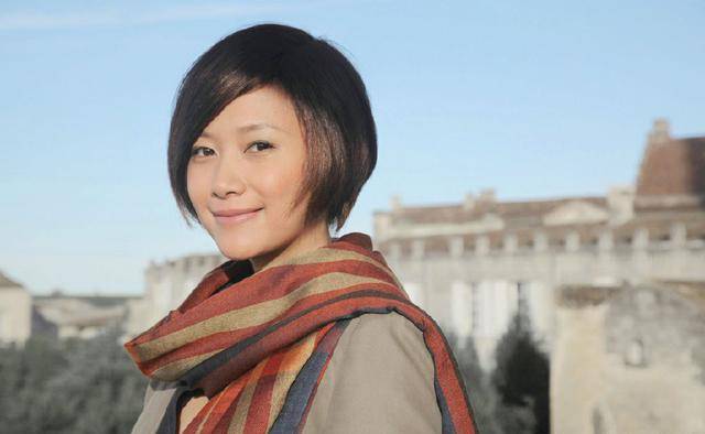 她是圈内公认的才女,40岁还未婚,模样还和少女一般_徐静蕾_生活_保障
