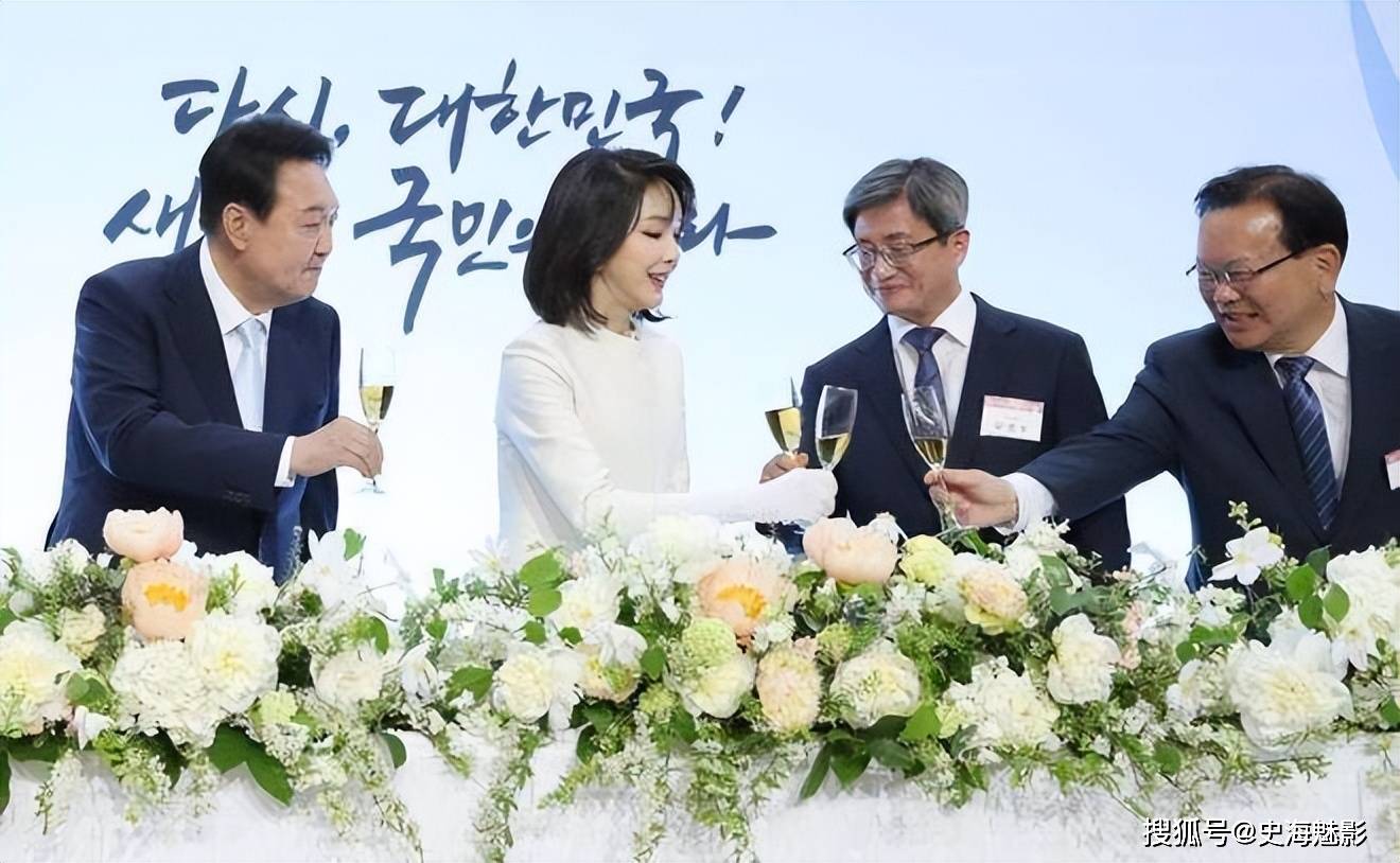 韩第一夫人被大叔实名爆料20多年前一起喝过花酒总统大失颜面