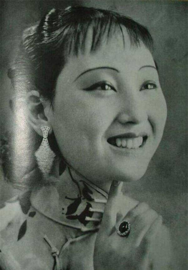 她是民国8大女明星模范美人,嫁4个丈夫均先她而去,做搬运工而终_叶秋