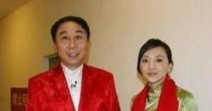 冯巩全家近照曝光!原来妻子是她,儿子长相似他_工作_艾慧_爸爸