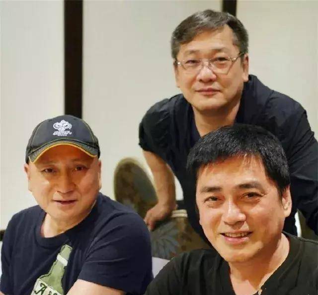 中3个香港演员:前两位比较熟悉,第3位是惊喜_曾江_汤镇宗_付贵