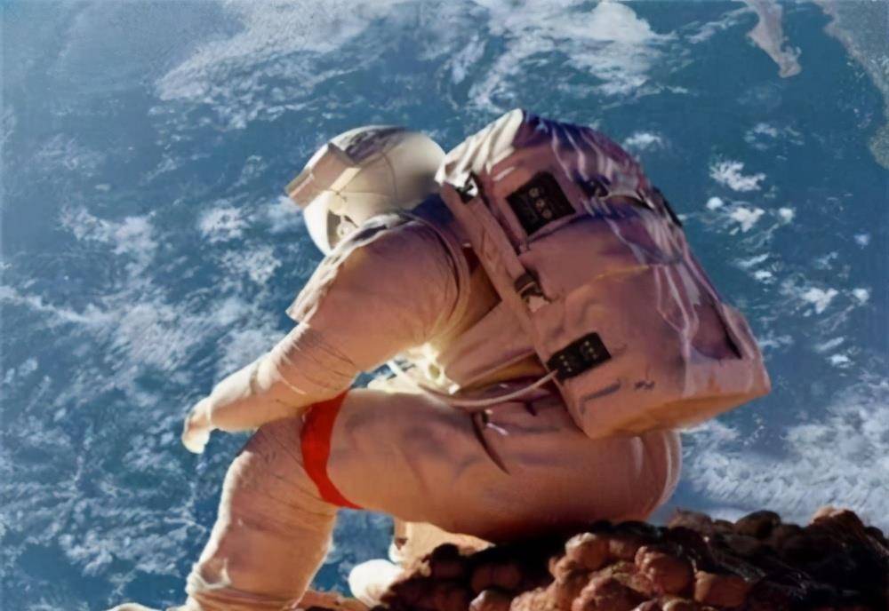 "最倒霉的宇航员":被遗弃在太空311天才获救,落地后祖国没了_克里