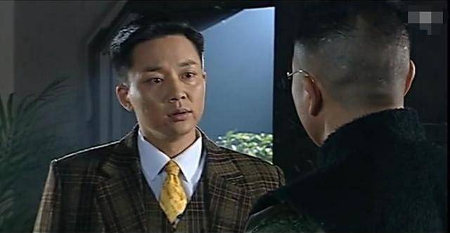 他的名字叫做刘奕君,小编还记得当年看刘奕君所主演的《大染坊》时,他