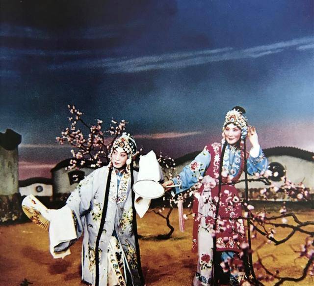 言慧珠:京剧世家梅兰芳爱徒,三段"惊艳"婚姻却凄凉自尽_小姐_父亲