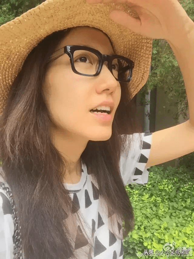 原创高露娱乐圈内最干净的女星她气质出众笑起来真的很迷人