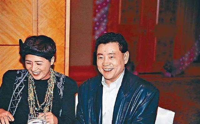 她带着家产嫁穷小子,后丈夫靠此赚千亿,却在外面收