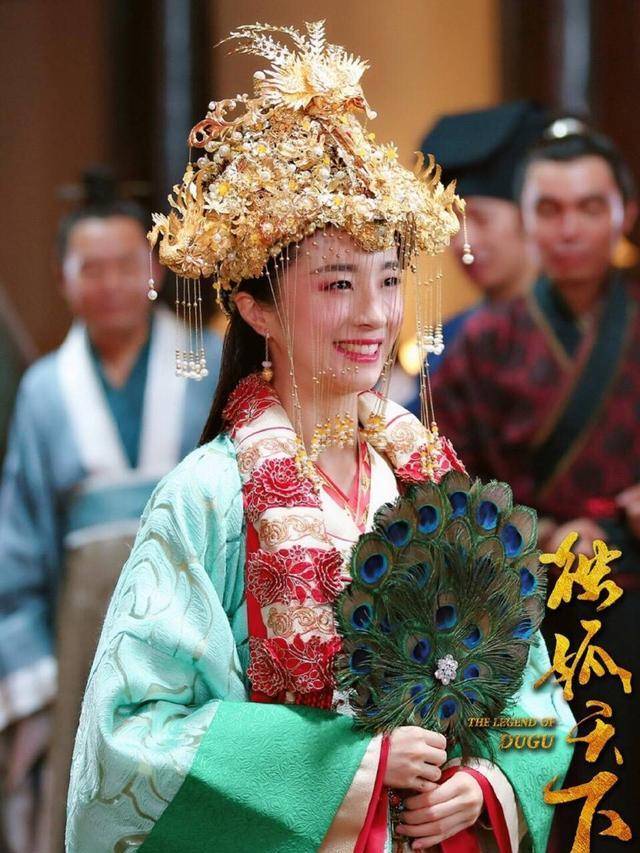 独孤天下般若伽罗大婚穿绿色嫁衣手拿羽扇洞房却设在屋外