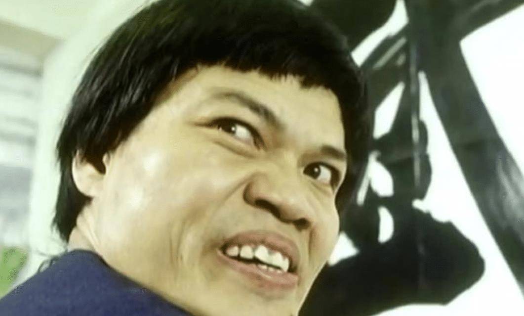 八两金戴5件金饰太豪气,被称香港最丑男星,儿子比苗侨伟儿子帅_叶小霆
