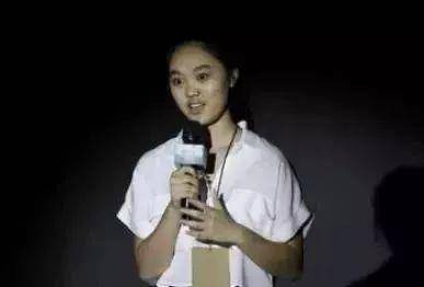 原创同样是李连杰孩子前妻女儿只能当隐形人利智女儿待遇更好