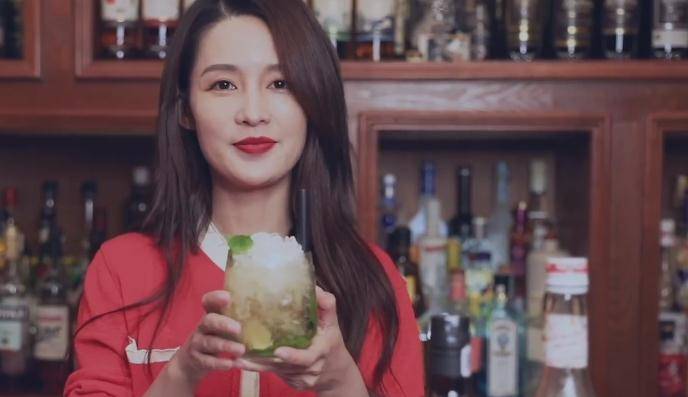 李沁发布最新vlog一上来就怼脸拍看清后确定有30岁