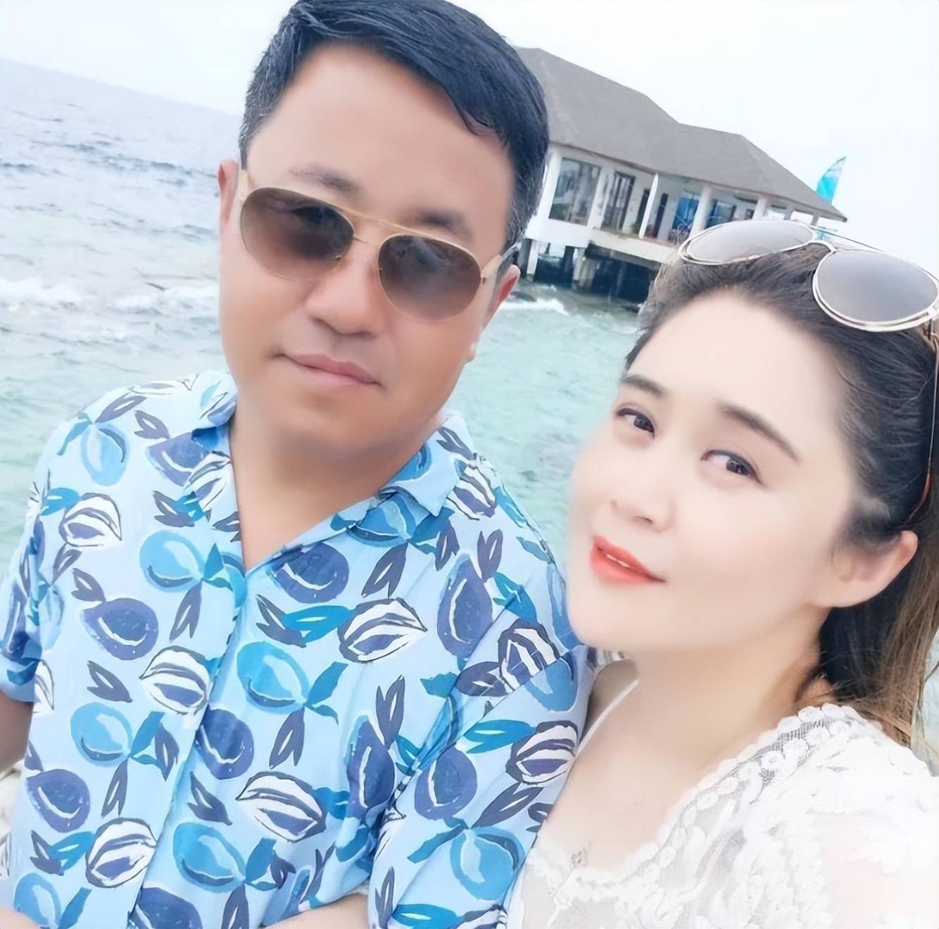 原创王小宝与前妻分手后再娶小19岁的吴琼今57岁一儿一女乐开怀