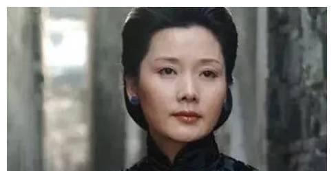 优秀演员何赛飞,裸婚嫁初恋老公,恩爱32年,儿子跟她姓_杨楠多_父亲