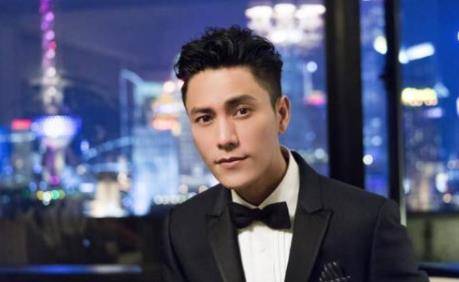 原创陈坤晒父子合照17岁儿子跟爸爸站一起像兄弟网友这嘴也太像了吧