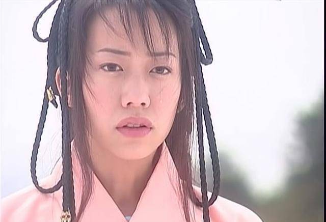 虽然说吴辰君的长相其实并不是特别的丑,但是饰演大美女孔慈明显还是