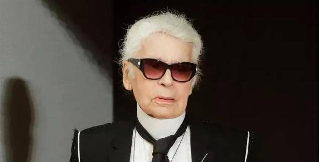 香奈儿的执行总裁alainwertheimer这样悼念他"karllagerfeld以其创意