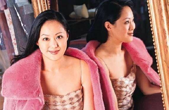 说起章小蕙,也真是传奇人物,作为钟镇涛的前妻,拖垮