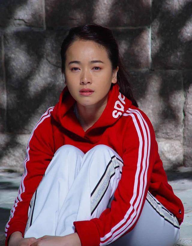 与陈道明孙红雷传情,嫁大20岁百亿富豪,她的魅力为何如此之大_左小青