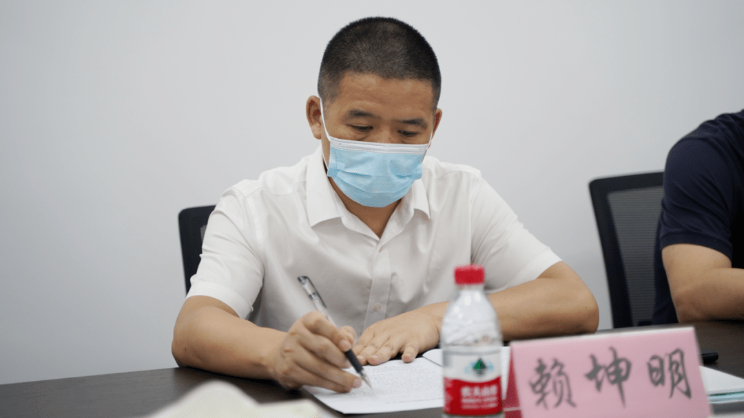 长沙经开区管委会副主任赖坤明随后,县城管局,安委办,产业发展局,经济