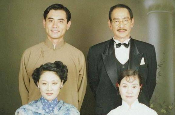 1996年,电视剧《雷雨》中,王姬扮演了周家大少爷周朴园的妻子,并凭借