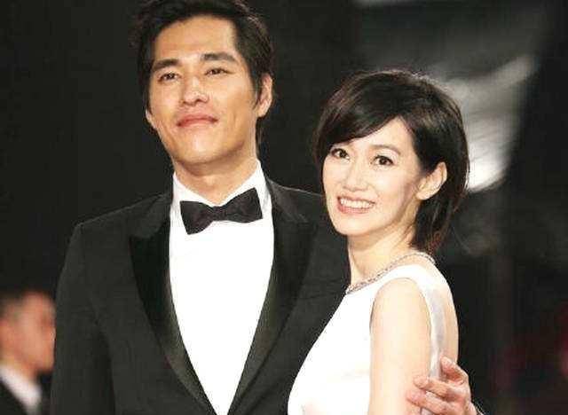 得知喜讯一蹦三尺高,与小11岁娇妻幸福惹人羡_马志翔_蓝正龙_周幼婷