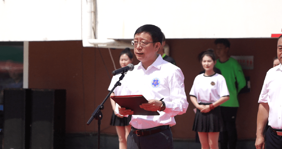 双阳区委书记曲春雨在开赛仪式致辞中表示:"举办青少年足球联赛,既是