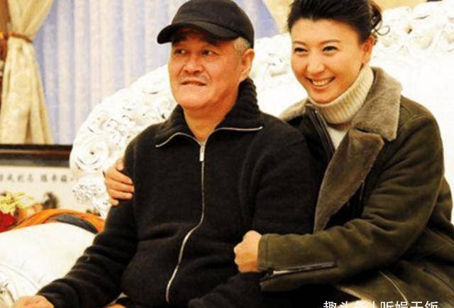 优秀演员闫学晶嫁二婚老公46高龄产女48岁享正师级待遇