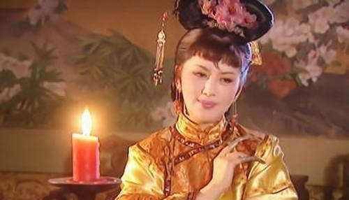 原创惠宜德荣这四妃固然受宠但赫舍里氏皇后才是康熙的一生挚爱
