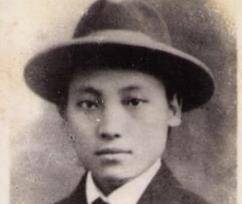 01,出生于1902年的王经燕,本自出身于地主家庭,但她却毅然地走向了