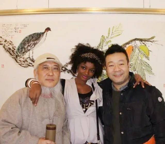 10年之前,53岁中国画家杨彦不顾非议娶24岁非洲娇妻_雕塑_绘画_感情