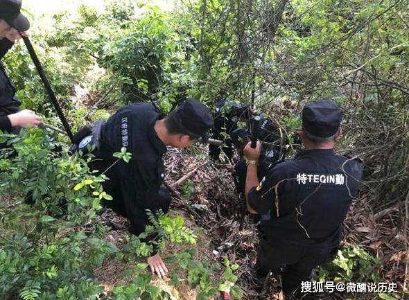 下山途中,该人偶遇了上山的同村村民"邱兴华.