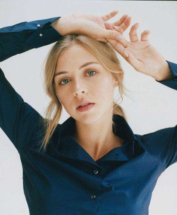 �������е����С��ǣ������ĵ���Ů����֤���ǽ����ܻ� ...