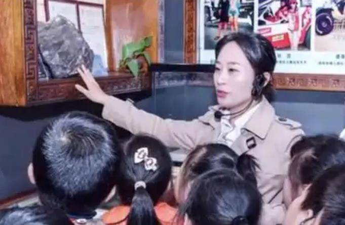 原创贵州女孩5年捡到400多公斤陨石，拒天价收购，后任贵州陨石馆馆长(图7)