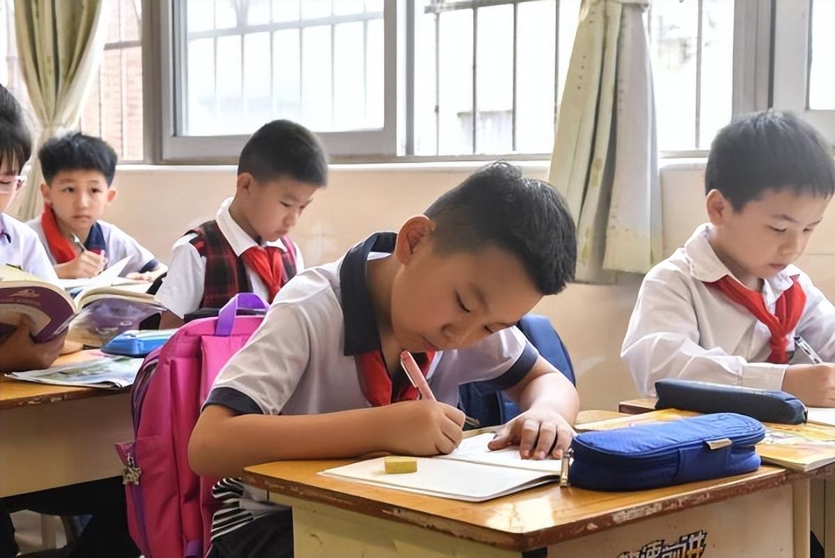 学生写作文引用《原神》，老师看完摸不着头脑，原友直呼好尴尬  入团申请书正规范文 第8张