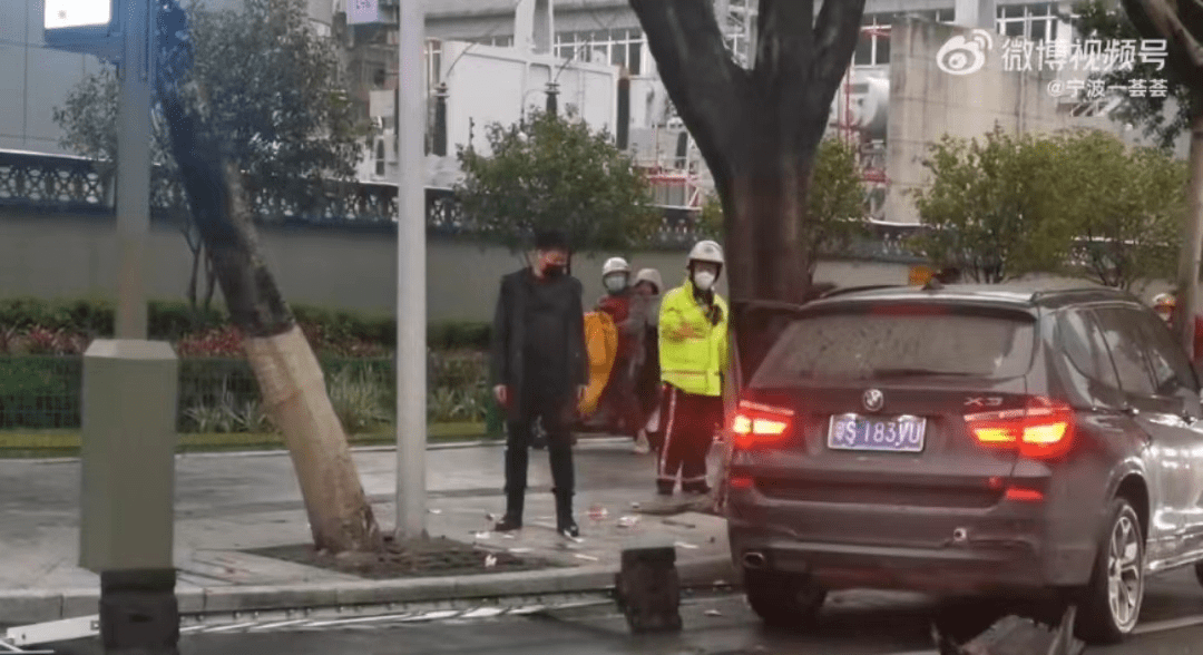 广州宝马司机恶性撞人事件，除了愤怒还能做什么？