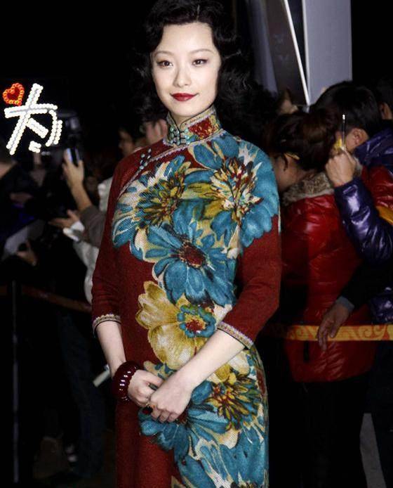 CQ9电子 CQ9传奇电子穿旗袍最美不过她可惜人已逝倪妮刘亦菲甚至张曼玉都比之逊色(图2)