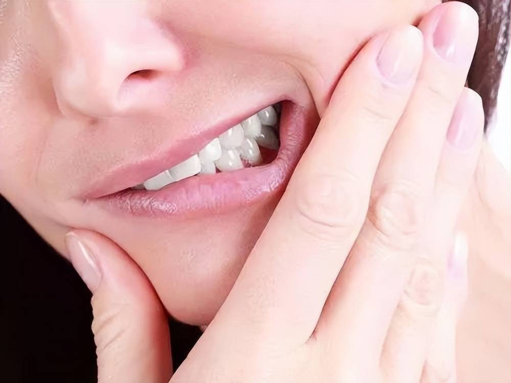 为什么晚上睡觉总磨牙？是缺钙，还是肠胃问题？可能都不是