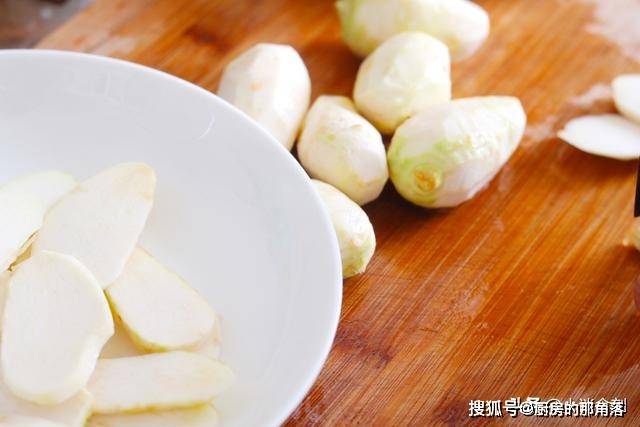 立秋后，吃大鱼大肉不如吃它，10元3斤，能当粮食也能当蔬菜