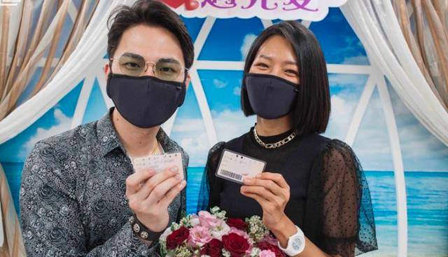 台湾女星若绮成婚，主动求婚7年男友，请沈玉琳证婚戒指用二手