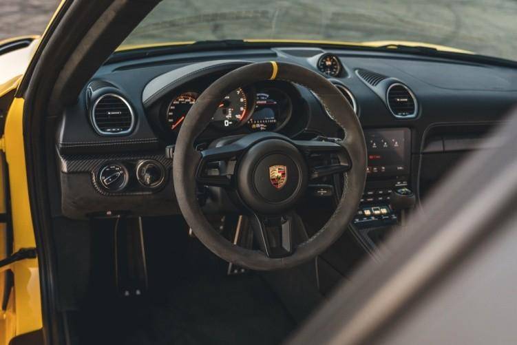 原创                718 GT4 RS通过国6b排放，200万预算，你会买台像赛车的保时捷吗?？