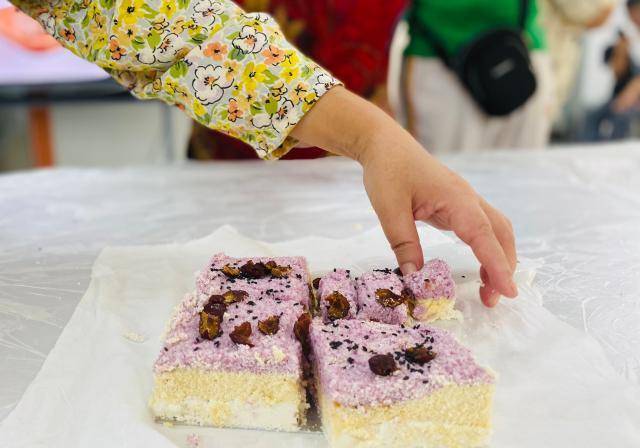 彭埠那个社区学做重阳糕，把宋韵美食和幸福安康一路带回家！